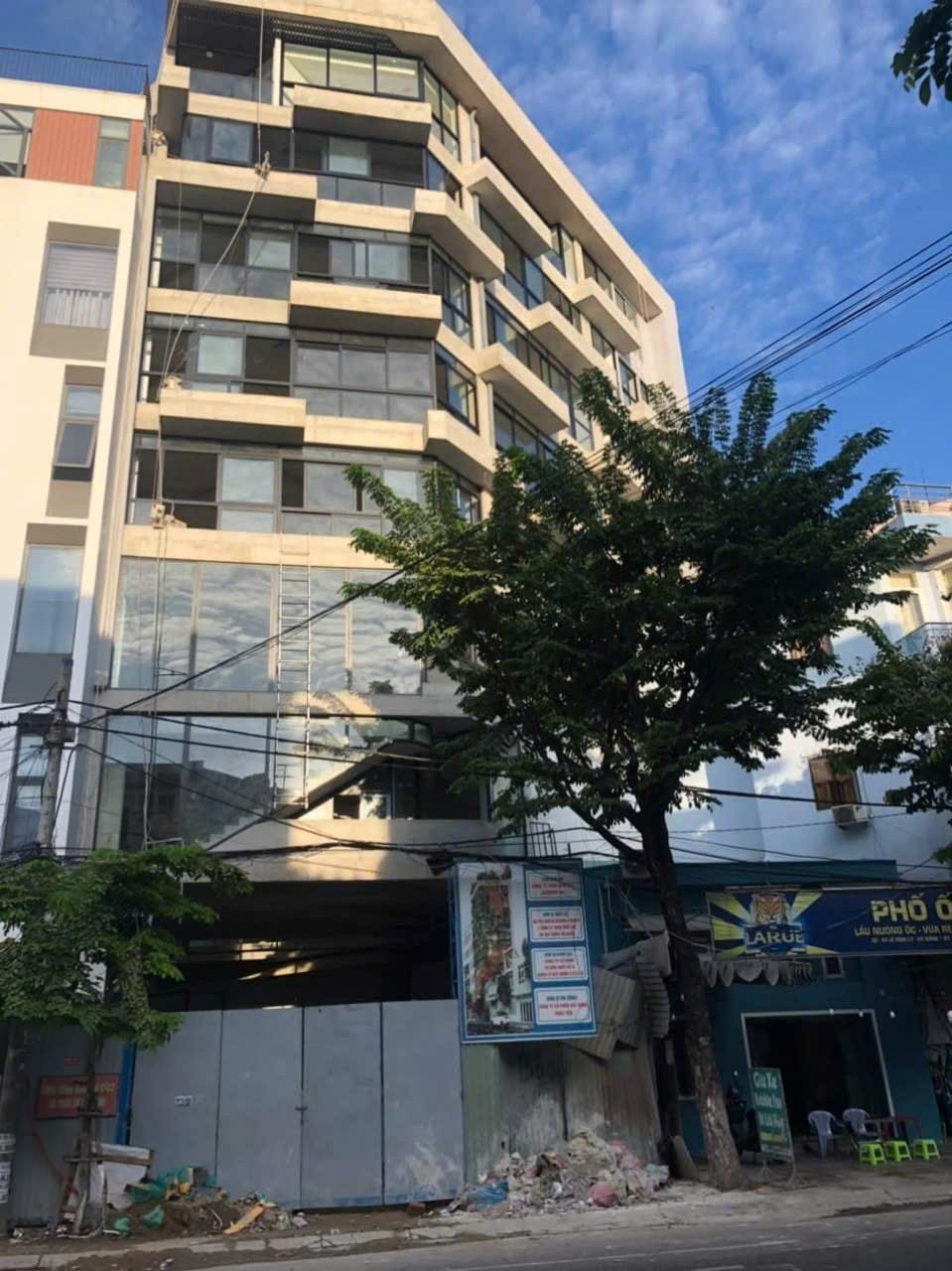 NHÀ Ở KẾT HỢP VĂN PHÒNG LÀM VIỆC